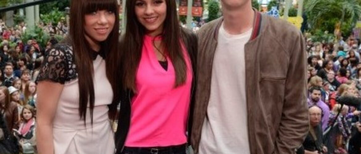 Fun Size Stars Visit Mall Of America!