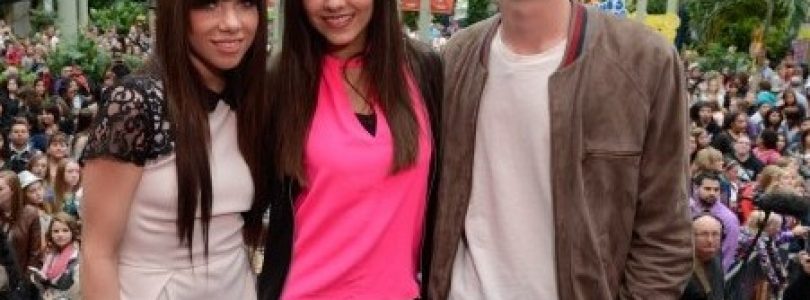 Fun Size Stars Visit Mall Of America!