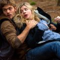 Chloe Grace Moretz and Alex Roe in The 5th Wave.