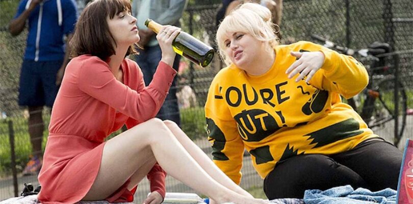 Dakota Johnson and Rebel Wilson in How to Be Single