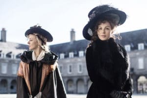 Kate Bekinsdale and Chloe Sevigny in Love & Friendship