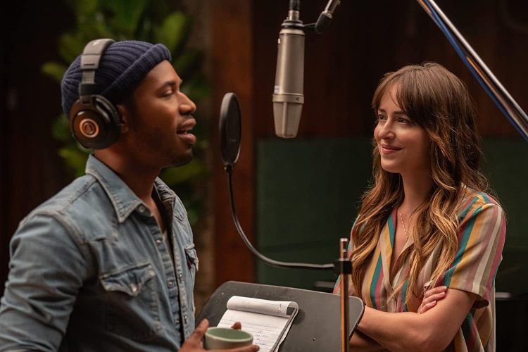 Kelvin Harrison Jr. and Dakota Johnson in The High Note