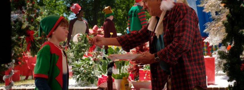 Robert De Niro and Oakes Fegley in The War with Grandpa