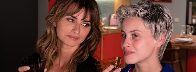 Penélope Cruz and Milena Smit in "Parallel Mothers" ("Madres paralelas")