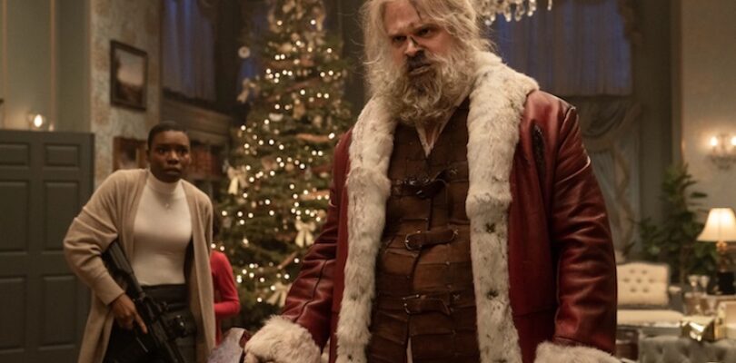 Alexis Louder as Linda and David Harbour as Santa Claus in "Violent Night"