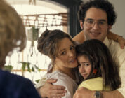 Rachel McAdams as Barbara Simon, Abby Ryder Fortson as Margaret Simon, and Benny Safdie as Herb Simon in "Are You There God? It’s Me, Margaret"