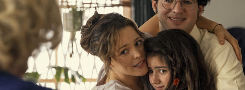 Rachel McAdams as Barbara Simon, Abby Ryder Fortson as Margaret Simon, and Benny Safdie as Herb Simon in "Are You There God? It’s Me, Margaret"