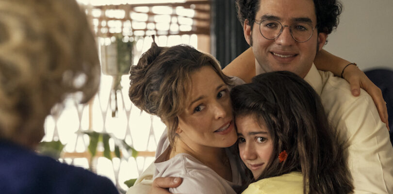 Rachel McAdams as Barbara Simon, Abby Ryder Fortson as Margaret Simon, and Benny Safdie as Herb Simon in "Are You There God? It’s Me, Margaret"