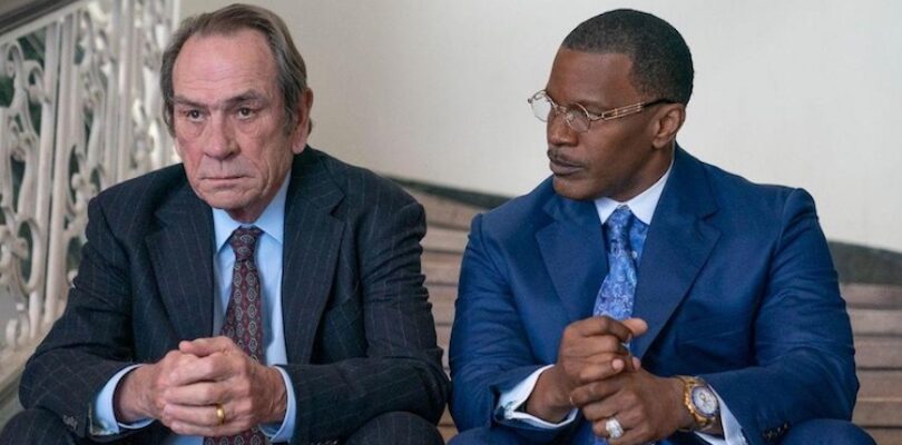 Tommy Lee Jones and Jamie Foxx in "The Burial"