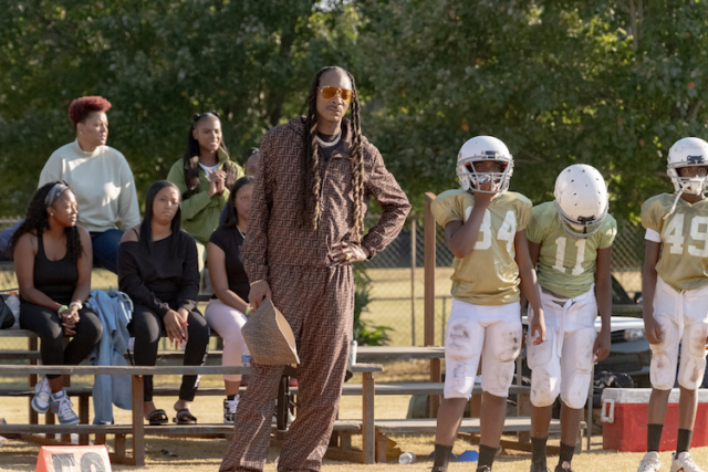THE UNDERDOGGS (2024) Snoop Dogg and Tika Sumpter in "The Underdoggs." Photo by Wilford Harewood/Wilford Harewood - © 2024 METRO-GOLDWYN-MAYER PICTURES INC. All Rights Reserved.
