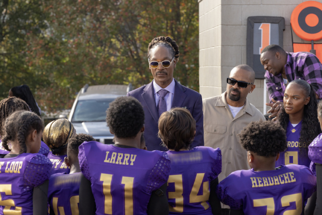 THE UNDERDOGGS (2024) Snoop Dogg, Mike Epps, and Tika Sumpter in "The Underdoggs." Photo by Jacob Kemp/Jacob Kemp - © 2024 METRO-GOLDWYN-MAYER PICTURES INC. All Rights Reserved.