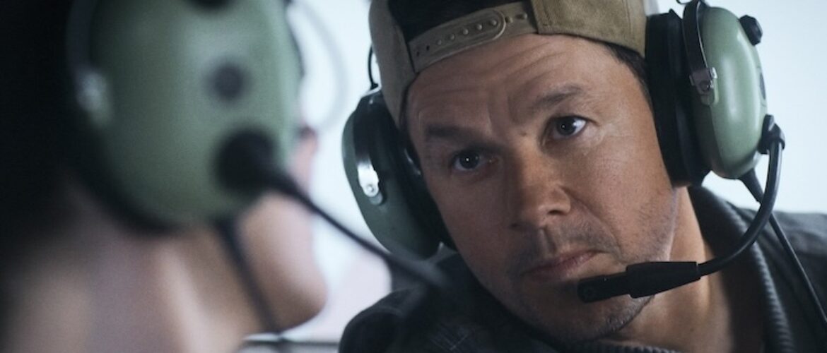 Michelle Dockery and Mark Wahlberg in “Flight Risk.”